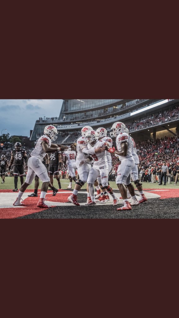 j_lewis10's tweet photo. Extremely blessed to receive my first offer from Austin Peay!! https://t.co/7SgiwwA6ro