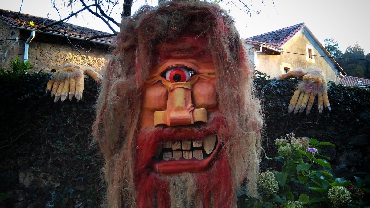 ericacine_'s tweet photo. 1er Encuentro #PARARTE en @campoolosvalles Paisaje Rural y Arte en el corazón de Cantabria #Anievas ���🍂🏡🌳🎨 https://t.co/kNLhU2xFYA