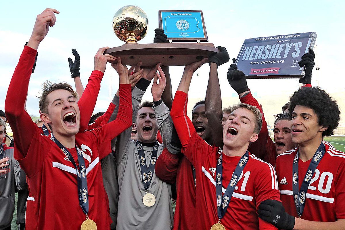ReadingEagle's tweet photo. Fleetwood's boys soccer team captures its first state championship since 2000. https://t.co/jpBeG7jaAr https://t.co/YBHHbSFSzV