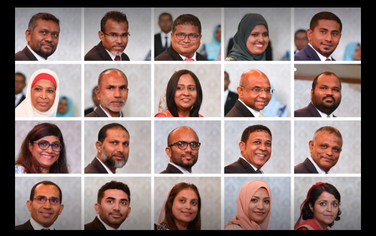 Thasly5336's tweet photo. Bill Gates Microsoft ufehdhee degree eh ovegehneh noon... meehunge hunaraa gaabillkan minekiraani sanadhakuhneh noon.
#JazeeraRaajje kuriyah 👍👍 https://t.co/j9PycjQc6I