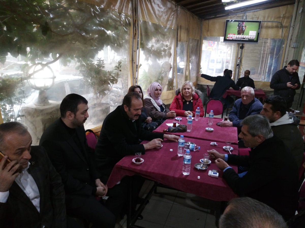 MHP İzmir Milletvekili Sn.Tamer Osmanağoğlu Bey ve ilçe başkanımız Sn.Mehmet Aydın Bey ile birlikte, Gümüşpala Mahallesi'nde teşekkür ziyaretlerinde bulunduk.