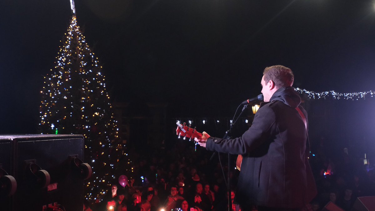 JimPaynePics's tweet photo. #dunfermlinedelivers once again #greatshow #ChristmasLights @kingdomfm @steviemccrorie https://t.co/aZnOfAIMa6