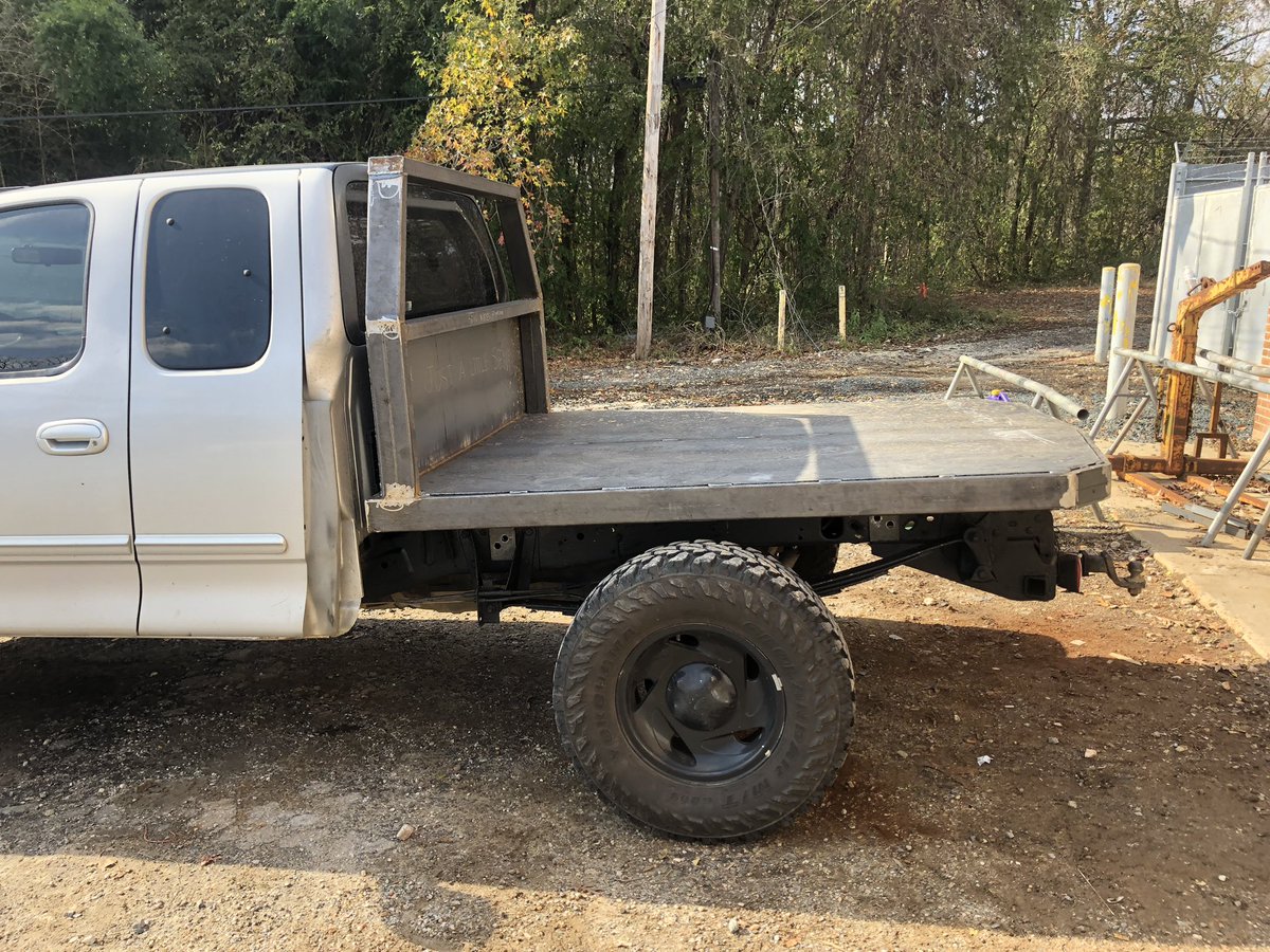 Alec_Bowling's tweet photo. Fun flat bed project I did with my buddy, welded the whole bed together things a tank! Hopefully get to do more of these https://t.co/n9tJN8bCdf