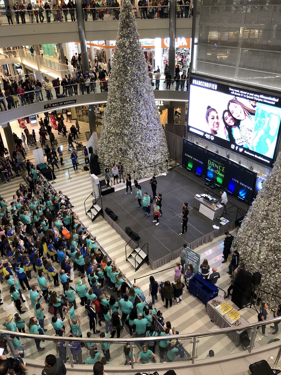 Lette75's tweet photo. @udmsomn @mallofamerica #DanceUnified https://t.co/UtZo1Ax2CX
