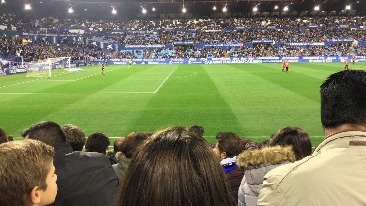 _carla_navarro_'s tweet photo. Desde la #gradasolidaria del @RealZaragoza las familias de la Fundación @PorqueViven han disfrutado muchísimo del partido!! #cuidadospaliativospediátricos #paliativosvisibles #paliativospediátricos https://t.co/54wu7kWoeN