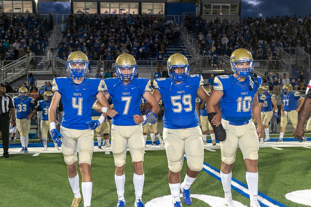 storeytime00's tweet image. Today was the last time I get to suit up with my brothers, it truly was a good season with everyone. Thank you to all my coaches for shaping me into the person I am today. I appreciate everything. Until next time fellas #7out