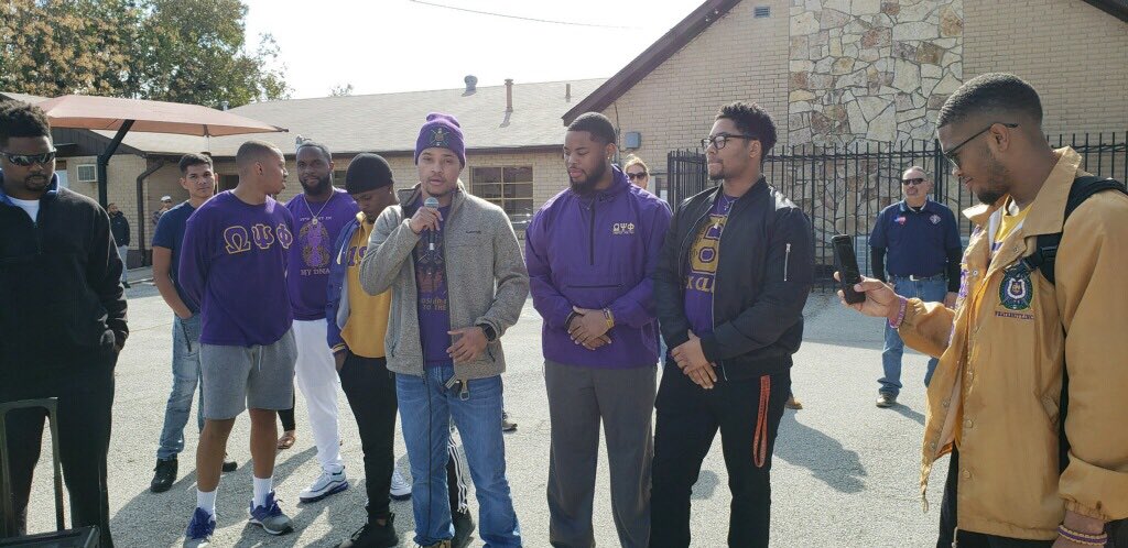 ADL_BRUHZ's tweet photo. Fall 17 brothers of the Alpha Delta Lambda Chapter took their time owt on Founders Day to serve the community. #RQQ #AlmightyADL https://t.co/Q5AVOtpmiS