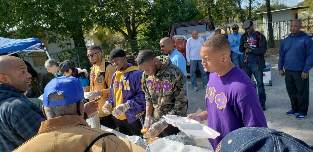 ADL_BRUHZ's tweet photo. Fall 17 brothers of the Alpha Delta Lambda Chapter took their time owt on Founders Day to serve the community. #RQQ #AlmightyADL https://t.co/Q5AVOtpmiS