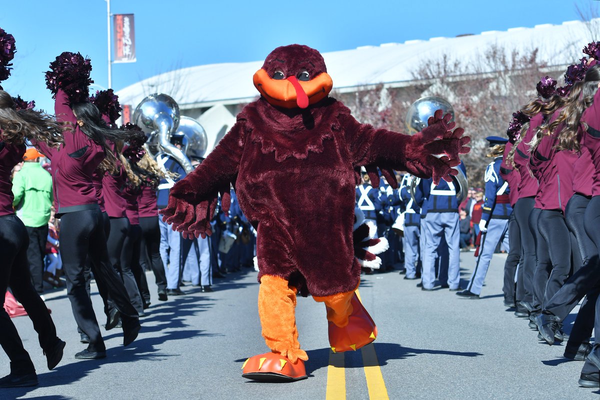 TheBensanity's tweet photo. Desperate times... #fingermagic #WhateverItTakes #LetsGoHokies @wurthman https://t.co/ed9z54HZyU