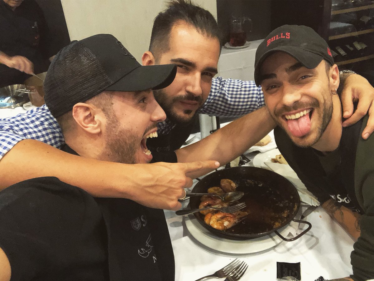 AntonioJSMazuec's tweet photo. ¡Qué fácil es quererte amigo! @diogopicarra 🇵🇹 🇪🇸 #ADóndeVas https://t.co/eLof518mYu
