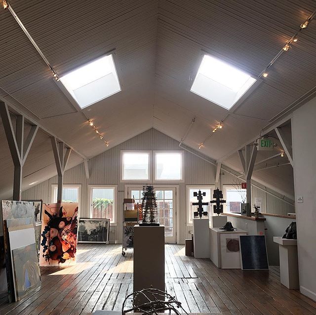 SFGate's tweet photo. From Instagram: Vessel Galley, one of the most influential art galleries taking part of Oakland's First Friday Art Murmur, is closing after this weekend.  It is a sign of the changing face of Oakland. #vesselgallery @vesselgallery #oaklandartmurmur #oakl… https://t.co/WD3bulAiIH https://t.co/LzqgFuaQt8