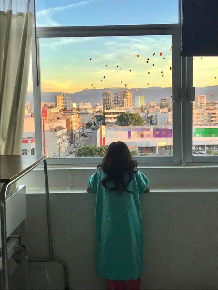 Tu_IMSS's tweet photo. Hospital General de Pediatría del #IMSS en León, #Guanajuato. 

Gracias a la Dra. Andrea Padilla por captar este mágico momento para la niña. https://t.co/161jukQysK