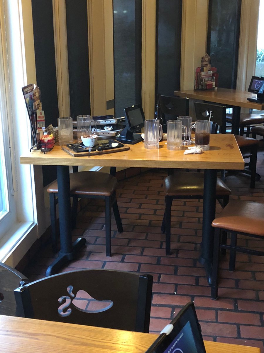 Scrimp22's tweet image. ⁦@Chilis⁩ West End in Nashville....this has been here for over 2 hours....
#Cleanliness
#PrideInWork