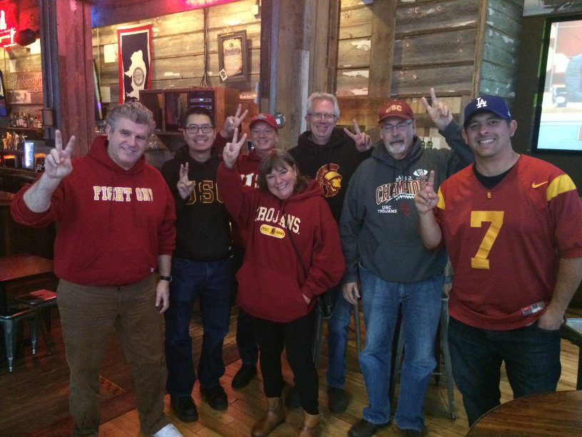 USCTwinCities's tweet photo. Seven of us at @JacksonsHolempl watching the Battle for LA. #fighton #SCgamewatch #BeattheBruins https://t.co/NcASJuH28J