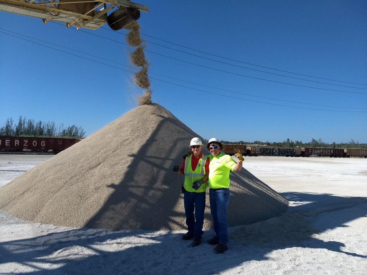 CemexFec's tweet photo. #msmeister up & running!! #extramile for our customers! #TeamEffort QC, Poduction, load out, and terminals #allin #fecnetwork https://t.co/Aei7F4NYf0