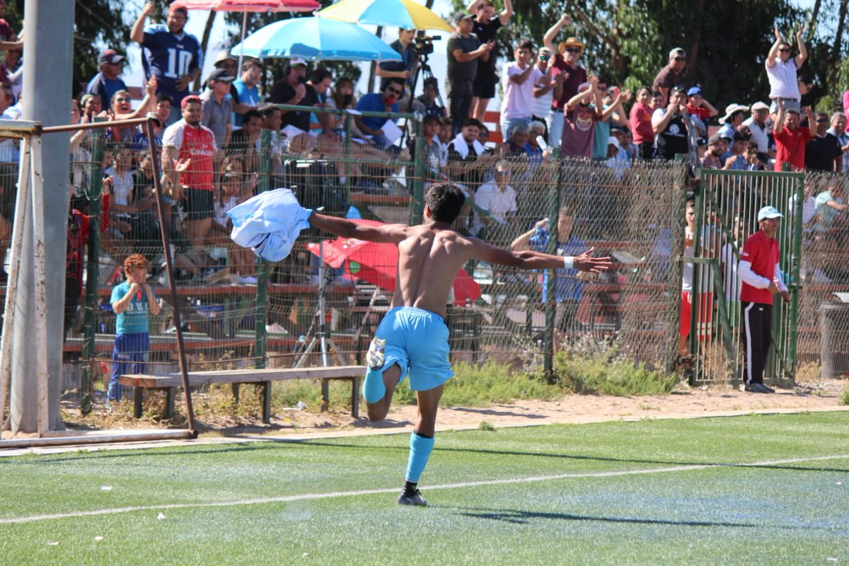 CATEGÓRICO TRIUNFO
DUC 6-2 CURACAVÍ

LA FURIA CELESTE EN SU VUELTA A JUAN SOLDADO DIO CUENTA DE SU PODERÍO CLASIFICANDO A SEMIFINALES.

Goles
Nicolás Barrera x 2
Matías Urrutia x 2
Ariel Tapia
Ignacio Pinnola