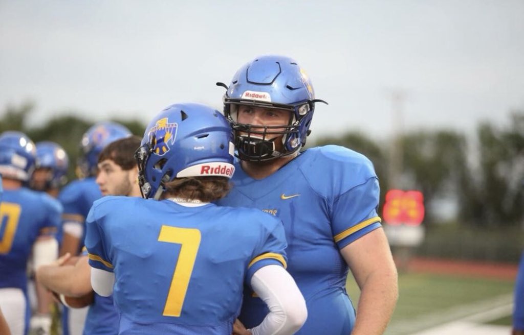 EastonBarrier's tweet photo. Happy birthday big man!! Gonna miss being under the lights with you!! I love you💙 https://t.co/xobWLBHfp8
