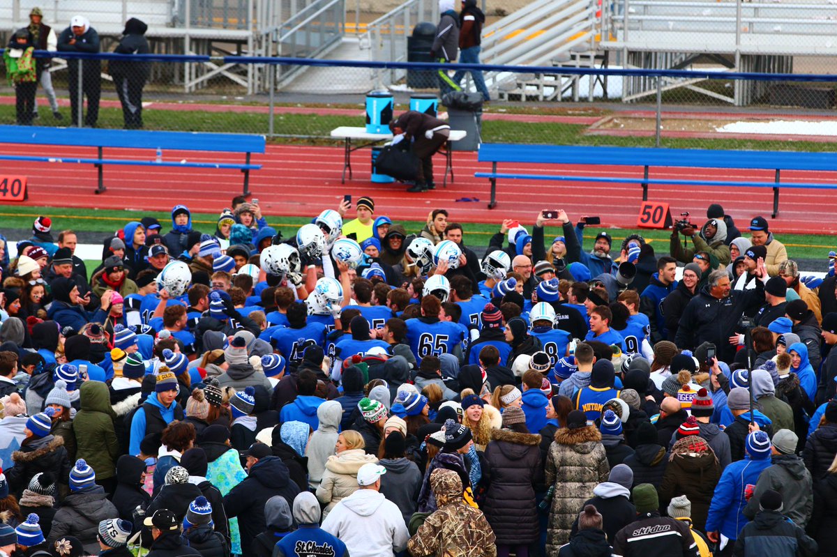 t_ambrogio's tweet photo. SCN wins🏈@SCNFBplayers @jcbastone @bluefangroup @AmyWestendorf91 @robertpomazak https://t.co/bKEUoYnmo9