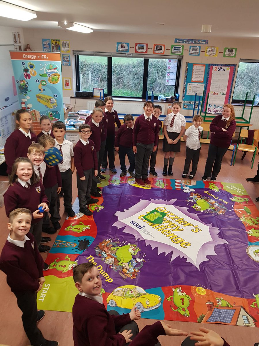 Doonbeg_NS's tweet image. Thank you to Áine for her Presentation about Energy, as part of Science Week 2018. Some amazing experiments!