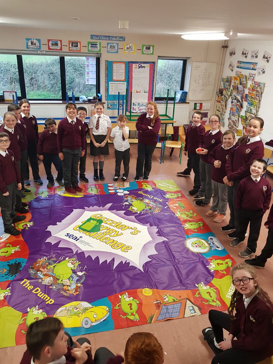 Doonbeg_NS's tweet image. Thank you to Áine for her Presentation about Energy, as part of Science Week 2018. Some amazing experiments!