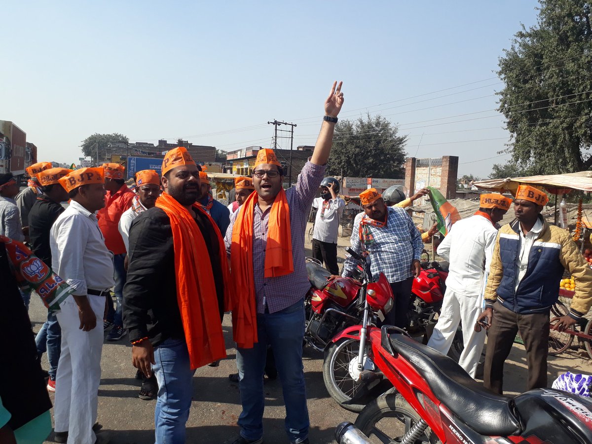 Anshuchaturve17's tweet photo. @DrMNPandeyMP Sir aap k sansadiya chetra Chandauli m Bike rally ko safal banane m civil services k students ki taraf se ek chota sa yogdan...bike rally nikali gayi pt deen dayal nagar se chandauli tak ..... https://t.co/jX4JfWhQpi