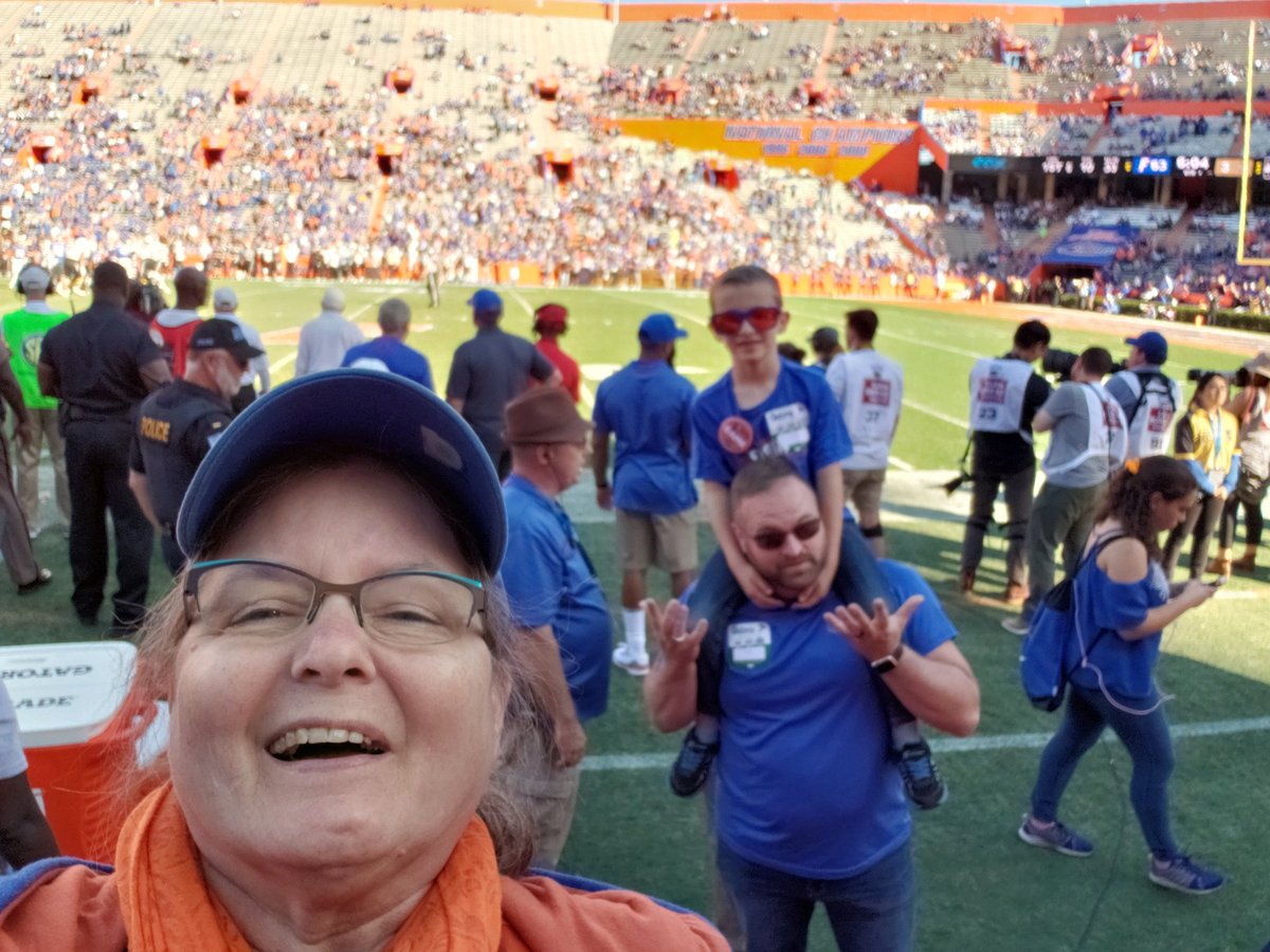 robinbbauder's tweet photo. @PhotoBombCop Thank you for being kind enough to honor me with your dual photobomb before you completely retired.  You will forever be a Gainesville icon https://t.co/HtEuKVqYkl