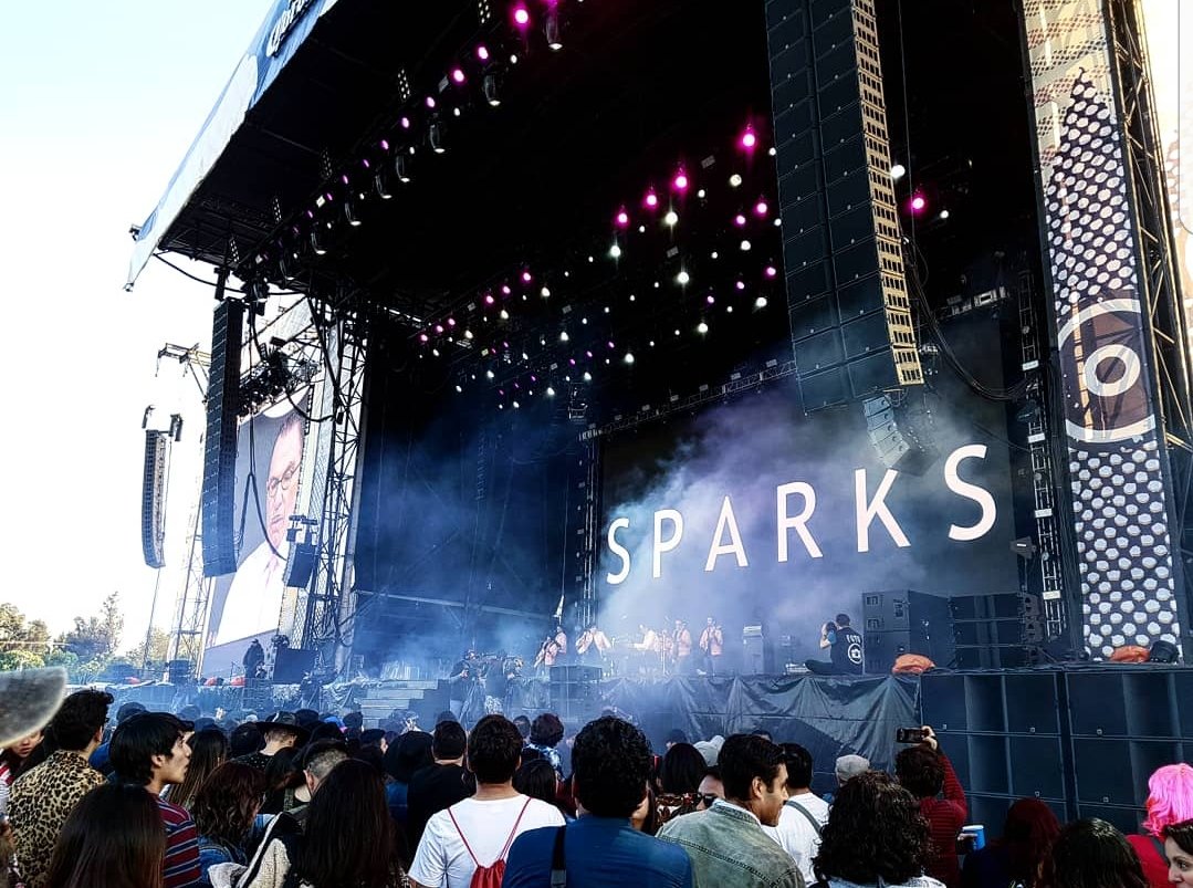 LifeBoxset's tweet photo. #Liveboxset • LEYENDAS ♡ @sparksofficial haciendo lo suyo en el escenario principal de @CoronaCapital ♡ https://t.co/Vk1F9EhMpx