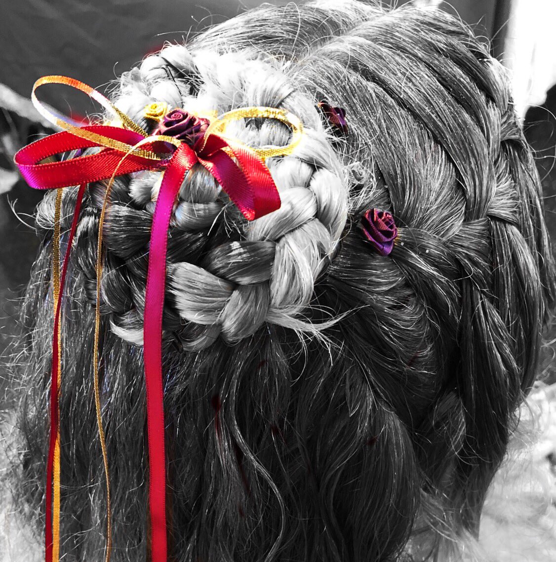 crystalcaroesq's tweet photo. Competing with this beard (kidding), I let a lady at a Christmas art show braid my hair for $25 and put in B&G roses and ribbons.
Yโall having meetups & #SectionWars donโt get to have all the fun!
#GetLoud #FarawayFans #RedskinsTweetTeam #OneFam #SkinsFollowTrain
#HTTR https://t.co/Us0nBFojPu