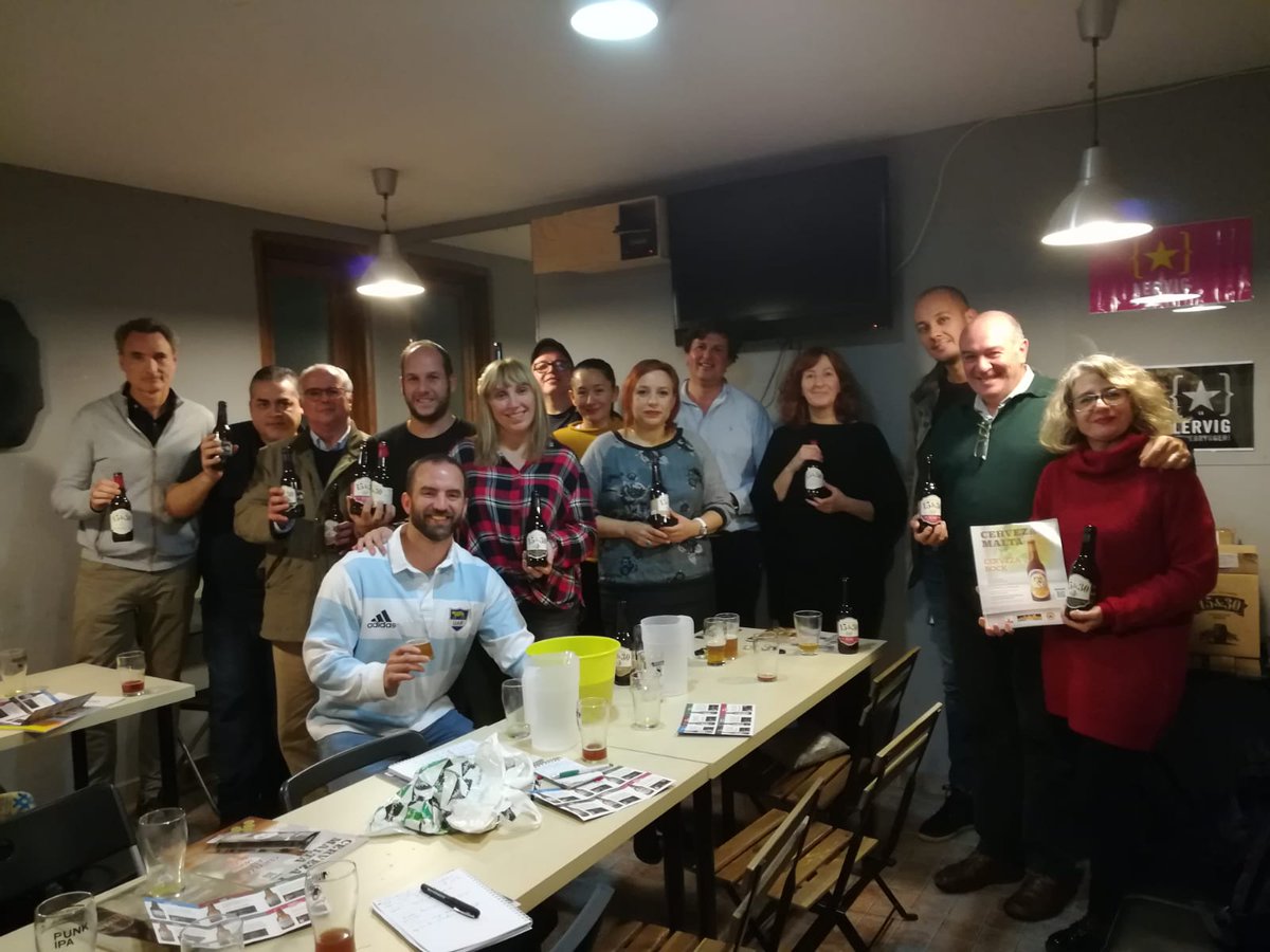 AEBSCC's tweet photo. Fantástico #MeetTheBrewer de @1530sherrybeer en la última reunión de la @AEBSCC 
Nos presentaron sus cervezas y el trabajo con las barricas de Jerez https://t.co/cTOmHY5x7X