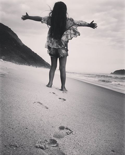vitoriavillete's tweet photo. Adoro o mar 💙🌅🍃
.
.
.
.
.
#grumari #bloguerinhamirim #cromossomodoamor #amopraia #estilosinha #eubloguerinha #diariodavitoria #princesa #lookinfantil https://t.co/xEhB7LLRyD