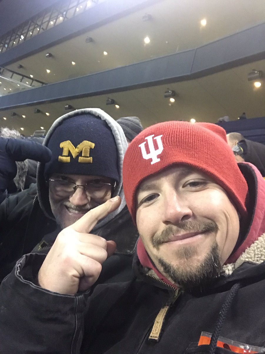 minimeade0's tweet photo. #BigHouseLive https://t.co/6LoPwM7nll