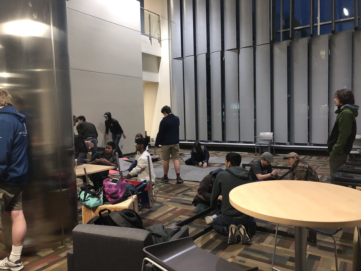 bots_thunder's tweet image. UAA meet!