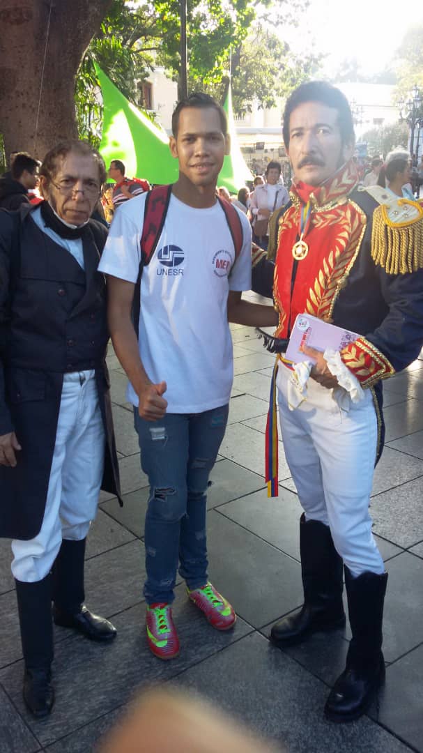 unesrfcu2017's tweet photo. Hoy más que nunca tiene plena vigencia, la célebre frase del maestro. “o Inventamos o Erramos” #SimónRodríguezVive @ugbelPsuv @renriqueramos @NicolasMaduro @Fcuunesr17 @BrachoMagdaleno 
#DelegadosDeLaUnesrRumboALaFVEU https://t.co/gEVs2tXYg6