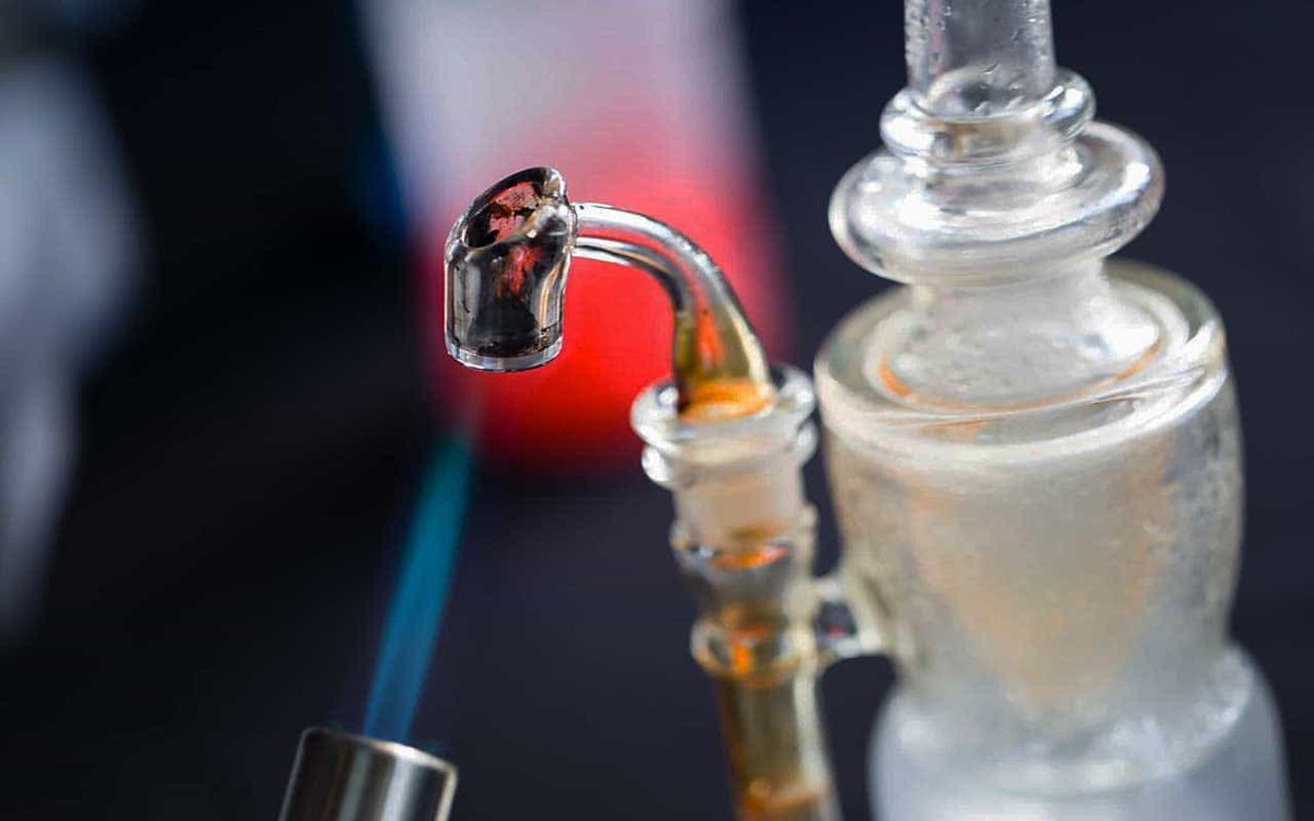HIGH_TIMES_Mag's tweet photo. Like Smoking Dabs? Us Too! Here's The Non-Toxic Way To Clean Your Quartz Nails. https://t.co/69GZT01hvL #shatterday #quartznails https://t.co/cphv3mw1PI