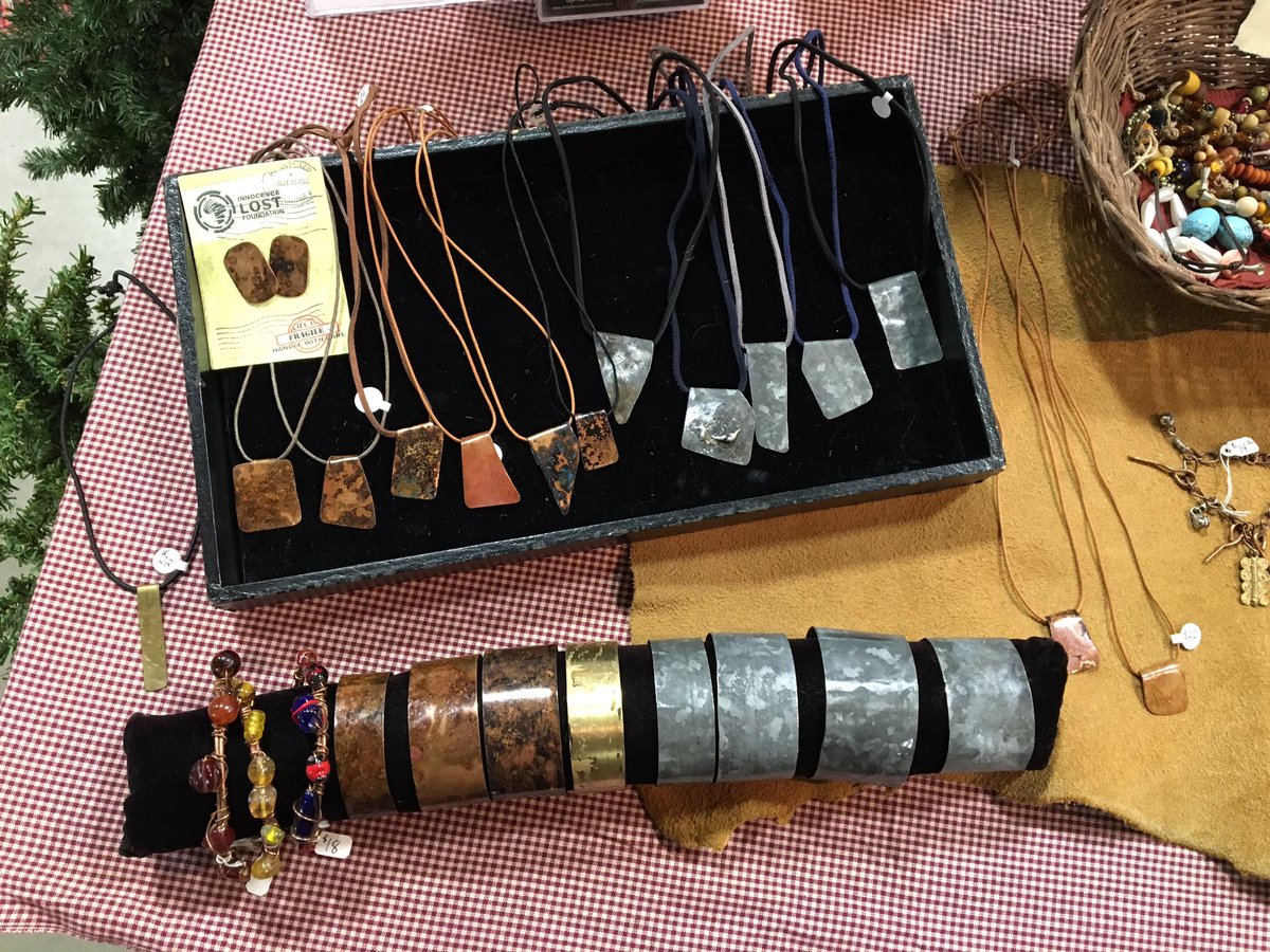 Having a great day at the Chilliwack Christmas Craft Market, fundraising for @Foundation_IL ! 

#jewelry #handmade #christmas #gifts #metal #metaljewelry #copper #christmasgifts #giftideas #chilliwack #craftshow