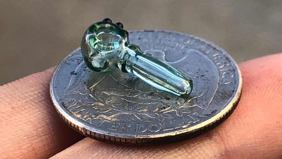 Giving this little spoon pipe I made the other day away 🤗. Retweet this picture and I’ll pick a random person in 24 hours! Glhf!