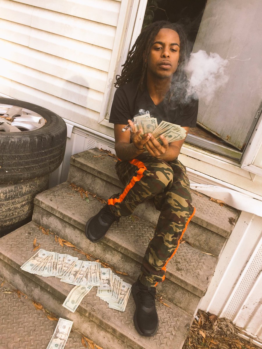 SayManman's tweet photo. You come from a good place where I come from its ugly .. hood niggas they love me ๐ซ๐งข๐งก #FREETOINE #FREEDEE #FREEPAYNE #FREEKING https://t.co/J4AhGRYPm2