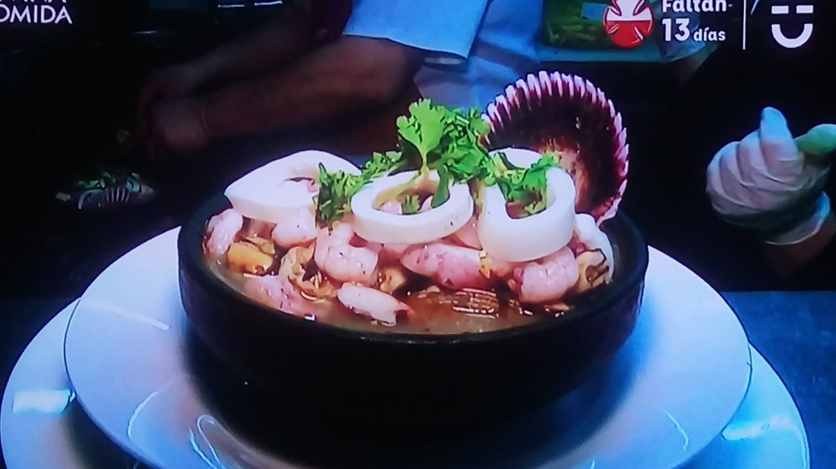 etovas's tweet photo. @chilevision
#flordechile
Iremos a "Pailas Blancas"...al @MercadoCentral_ 
La Paila Marima es mi plato preferido y aún debo la prosa prometida que irá en mi libro. https://t.co/XEkgLR0047