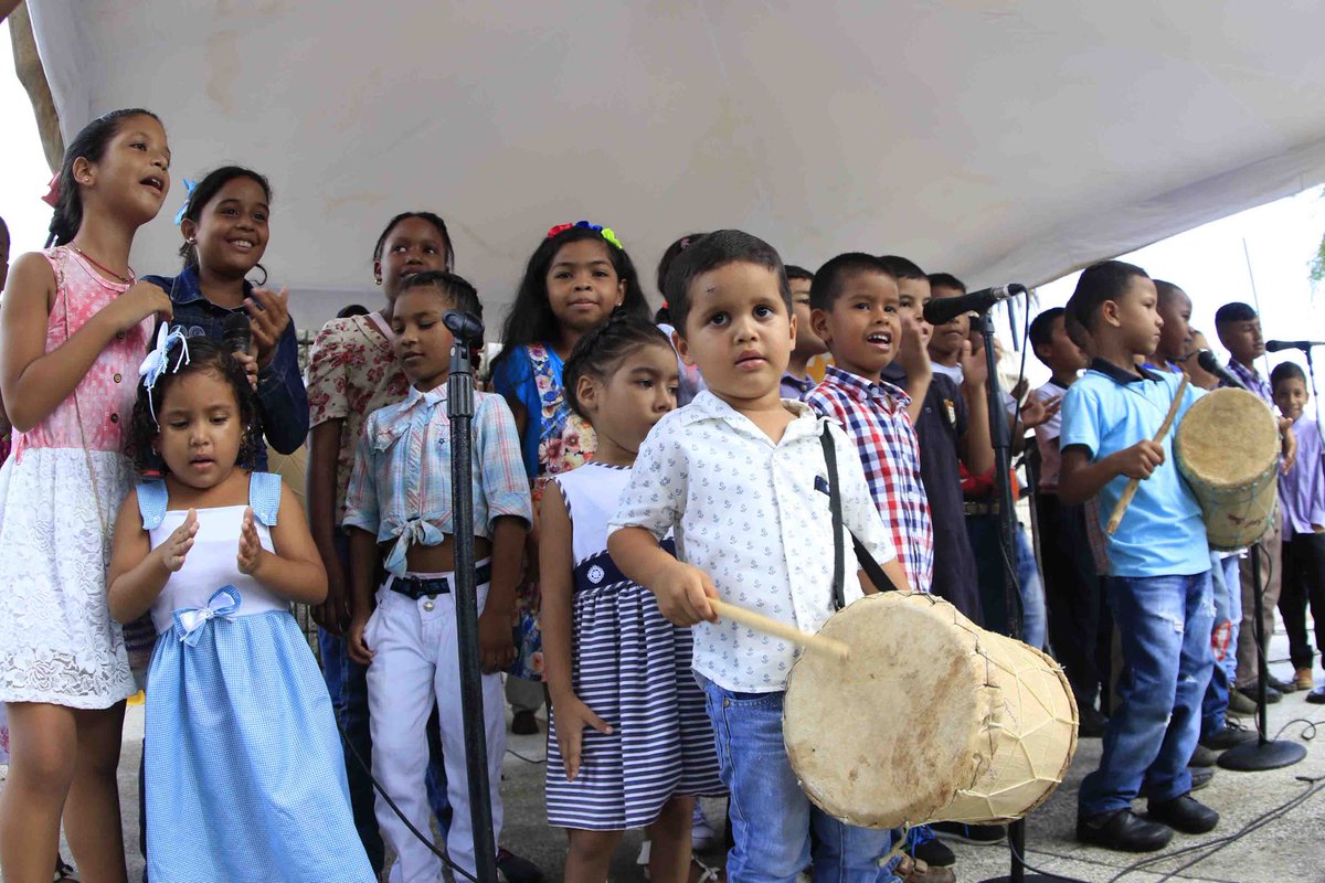 JauaMiranda's tweet photo. Hoy participamos de un sentido homenaje en El Guapo, Barlovento, a Kervin Piñerua, el joven Capitán de la selección nacional de Voleiball, fallecido hace 2 años. Un encuentro entre sus compañeros deportistas, familiares, amigos y sobre todo los niños de su pueblo que lo admiran. https://t.co/qA8VkGW0s5