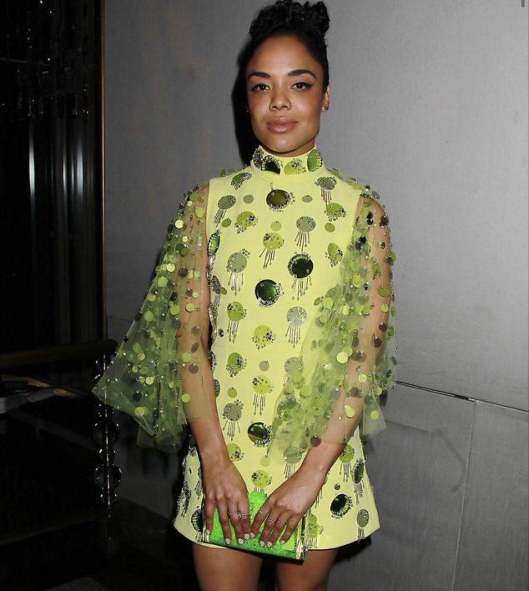 Runway's tweet photo. #TessaThompson
#Gorgeous in green! The #Actress rocks a #modinspired #dress with #sequin and #sheer detailsΒ at the #NewYork #premiere of #CreedII in #NewYorkCity .
#runway #runwaymagazine #official #news https://t.co/Ul8uc5zeW3