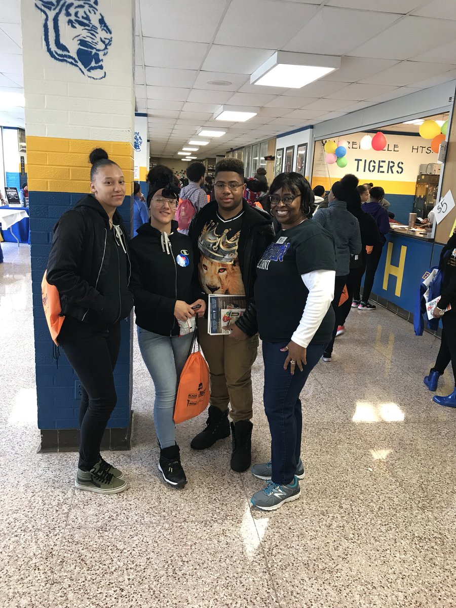 SaintMartinCLE's tweet photo. Today our own Ms. Williams ran into a few of our students at the 2018 College Fair sponsored by the Cleveland Council of Black Colleges Alumni Association. #destinationhbcu @HBCUBuzz https://t.co/XgEAQp8UbF
