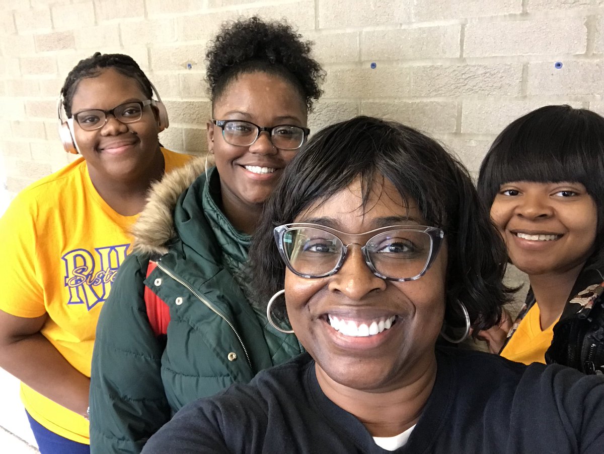 SaintMartinCLE's tweet photo. Today our own Ms. Williams ran into a few of our students at the 2018 College Fair sponsored by the Cleveland Council of Black Colleges Alumni Association. #destinationhbcu @HBCUBuzz https://t.co/XgEAQp8UbF