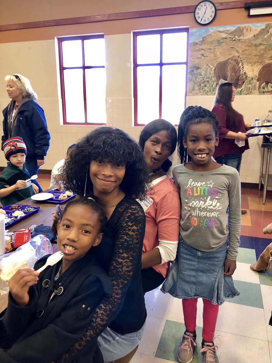 MrsBGray1's tweet photo. Some pictures from Family Feast Day at Florence Elementary #FESTeamwork #FES2018 https://t.co/KmGZp1jqy1