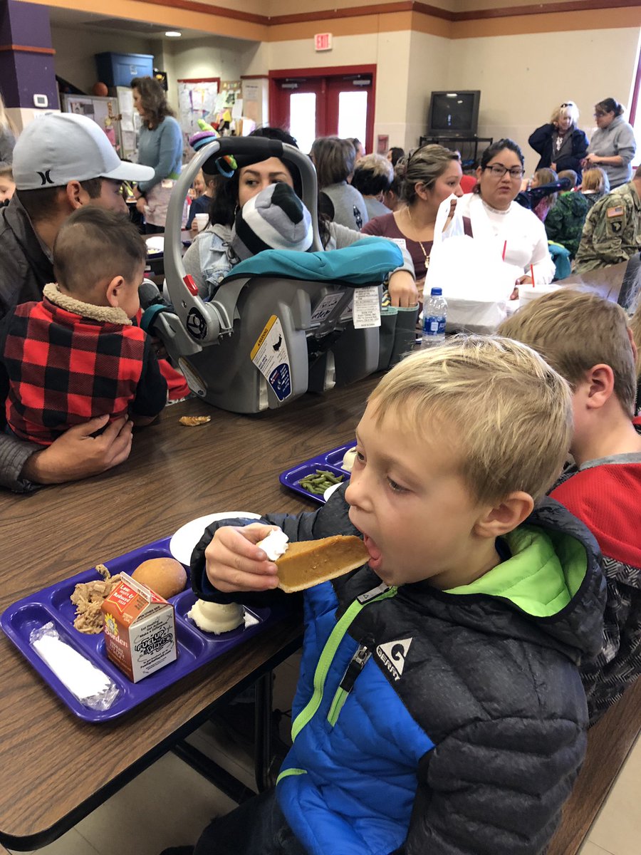 MrsBGray1's tweet photo. Some pictures from Family Feast Day at Florence Elementary #FESTeamwork #FES2018 https://t.co/KmGZp1jqy1