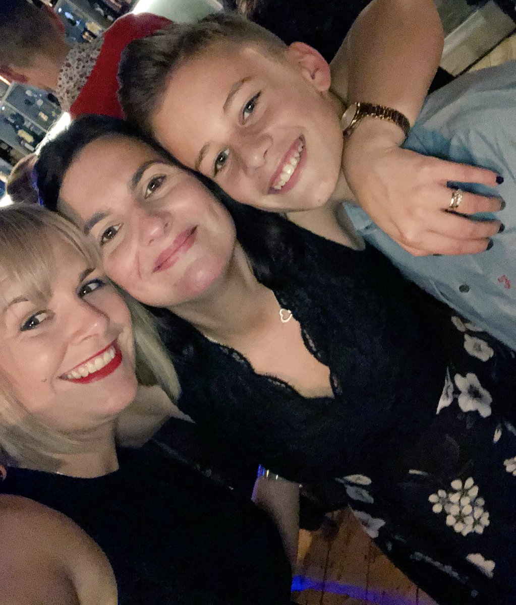 S_Feeney's tweet photo. Birthday girl! #family #feeneys https://t.co/dJemJNs0rJ