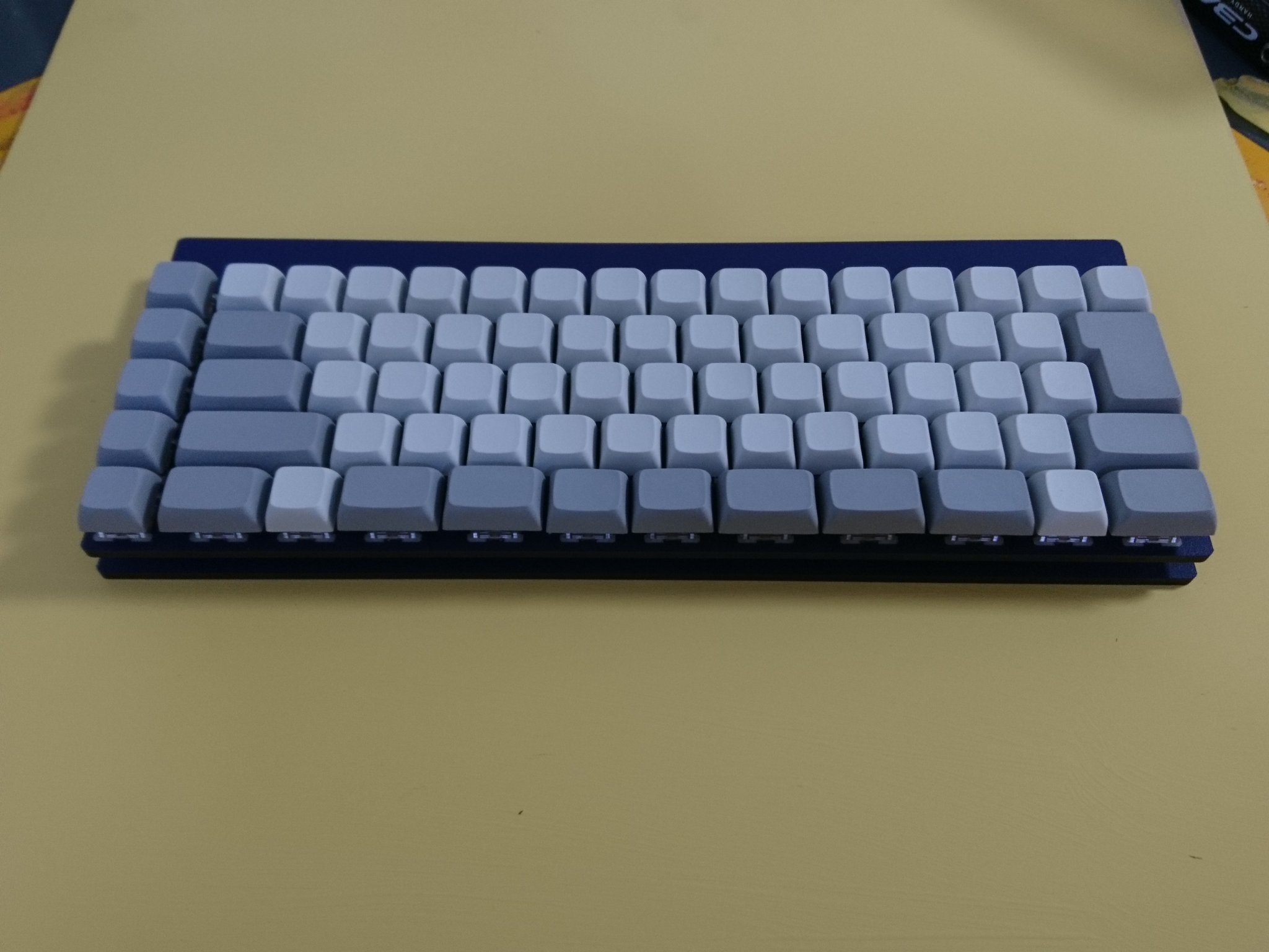 自作キーボード 65% ホットスワップ