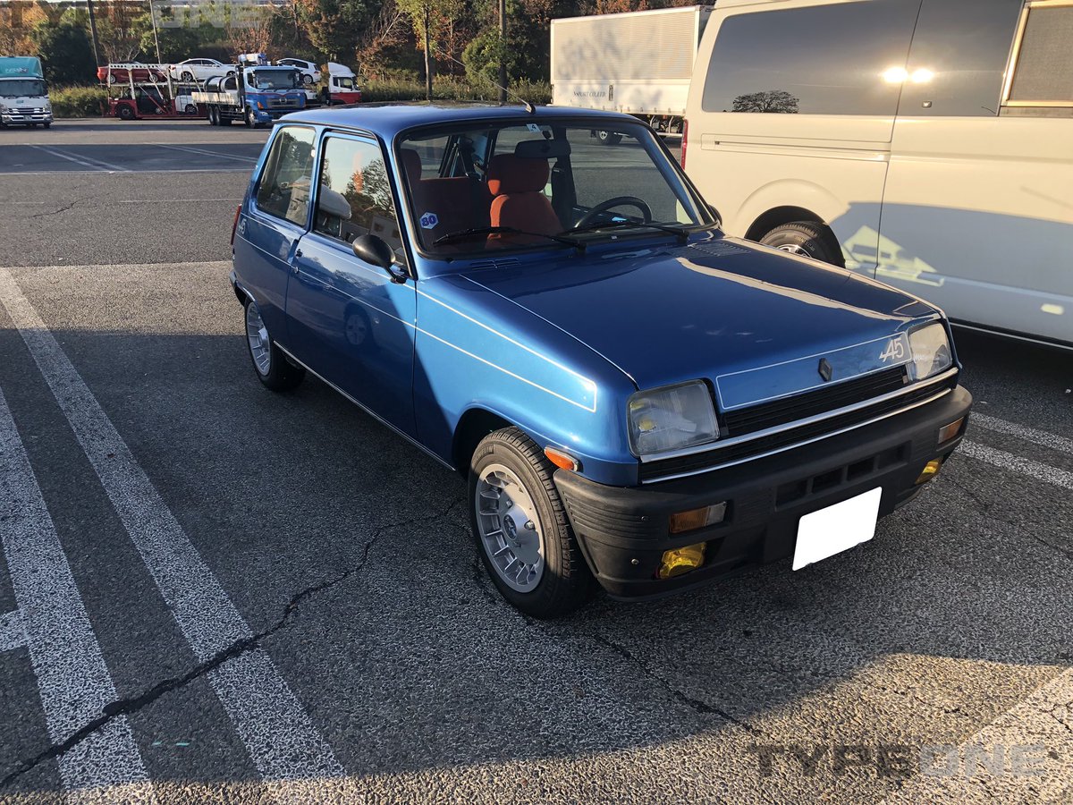 Carbox 岡田 今日は久しぶりに新舞子サンデーに来ています 最近アルピーヌが旬みたいなので A110ではなくサンク アルピーヌを持ってきました 在庫車両なので販売可能ですよ アルピーヌ ルノー サンク キャブ クラシックカー