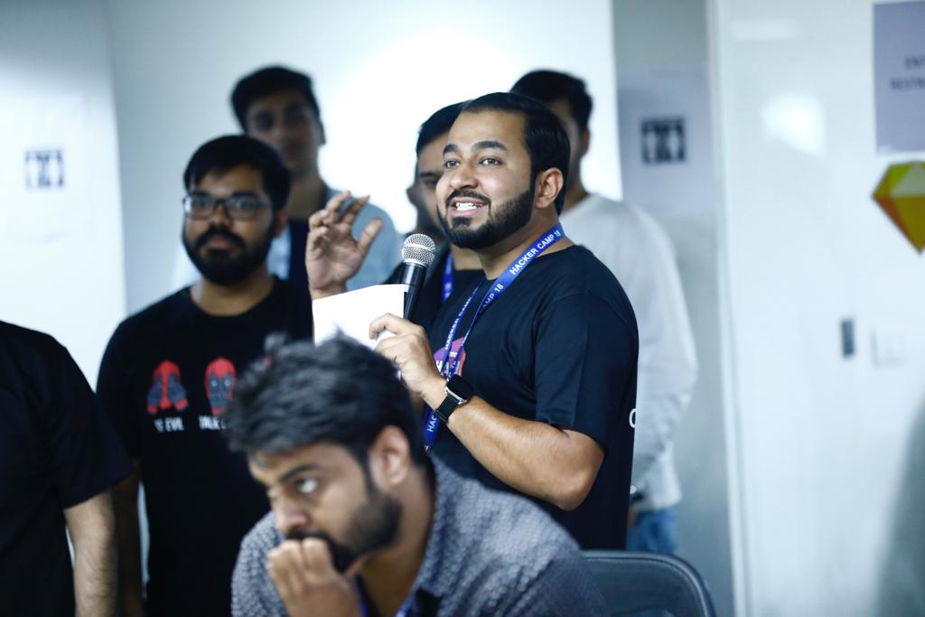 HR1Gaurav's tweet photo. #HackerCamp18 #Innovaccer
Mentorship is still on at 5:30 AM in morning https://t.co/blOiBEgv8g