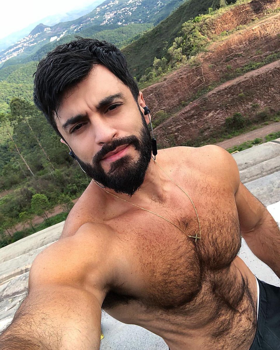 🧲🧲🧲 #ilovehairymen #hairymen #hairychest #hairyfan #hairylegs #gay #beard #hairsome #hairyfan #scruff #thebeardedhomo