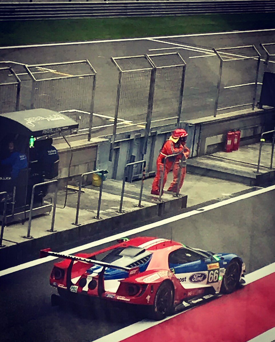 RachelLorch's tweet photo. Last year I was fortunate enough to attend the #6HoursOfShanghai @FIAWEC and see @FordPerformance @CGRsportscar win!! 🏁🍾Wishing the #GanassiTeam best of luck today!! ☝🏽💫 https://t.co/0L0fCnulaz